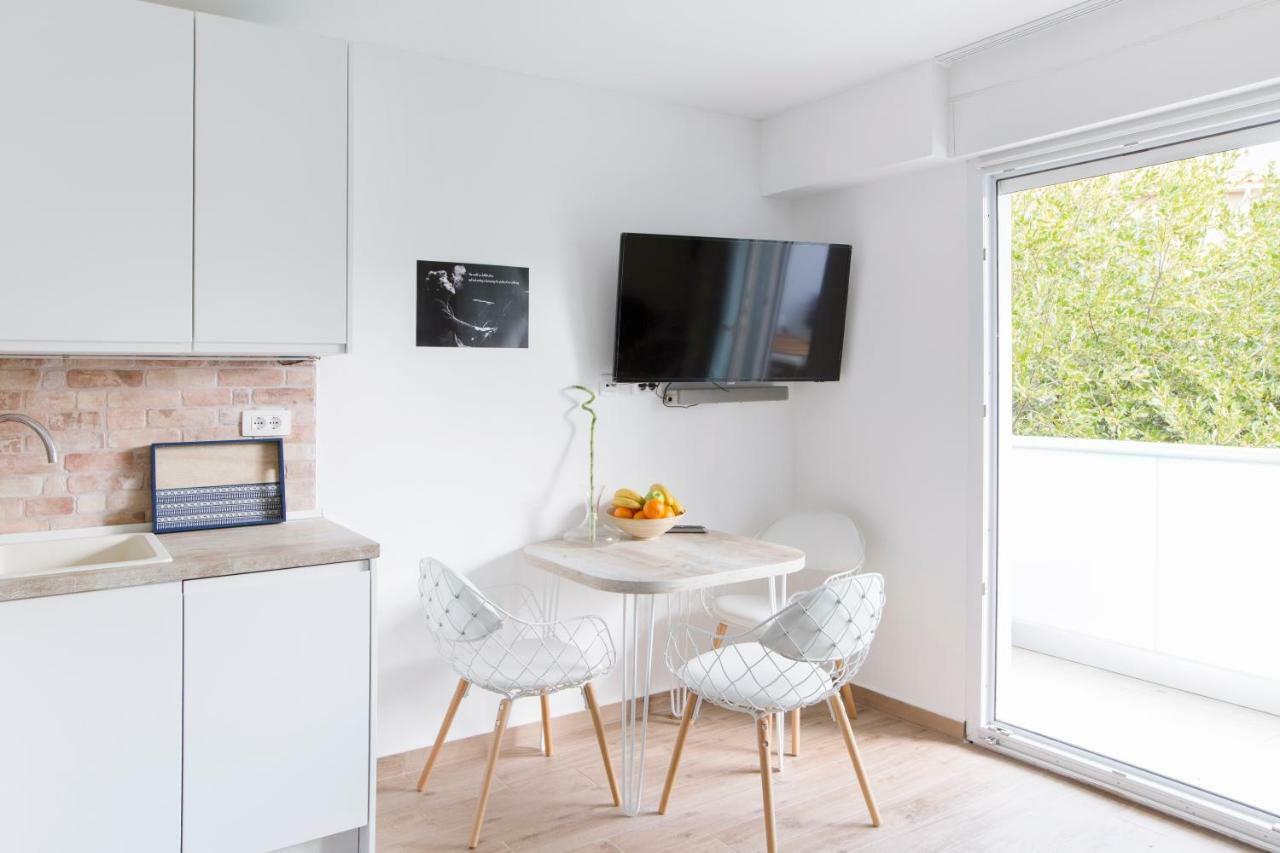 New Modern Apartment Near A Beach In Center Split Exteriör bild